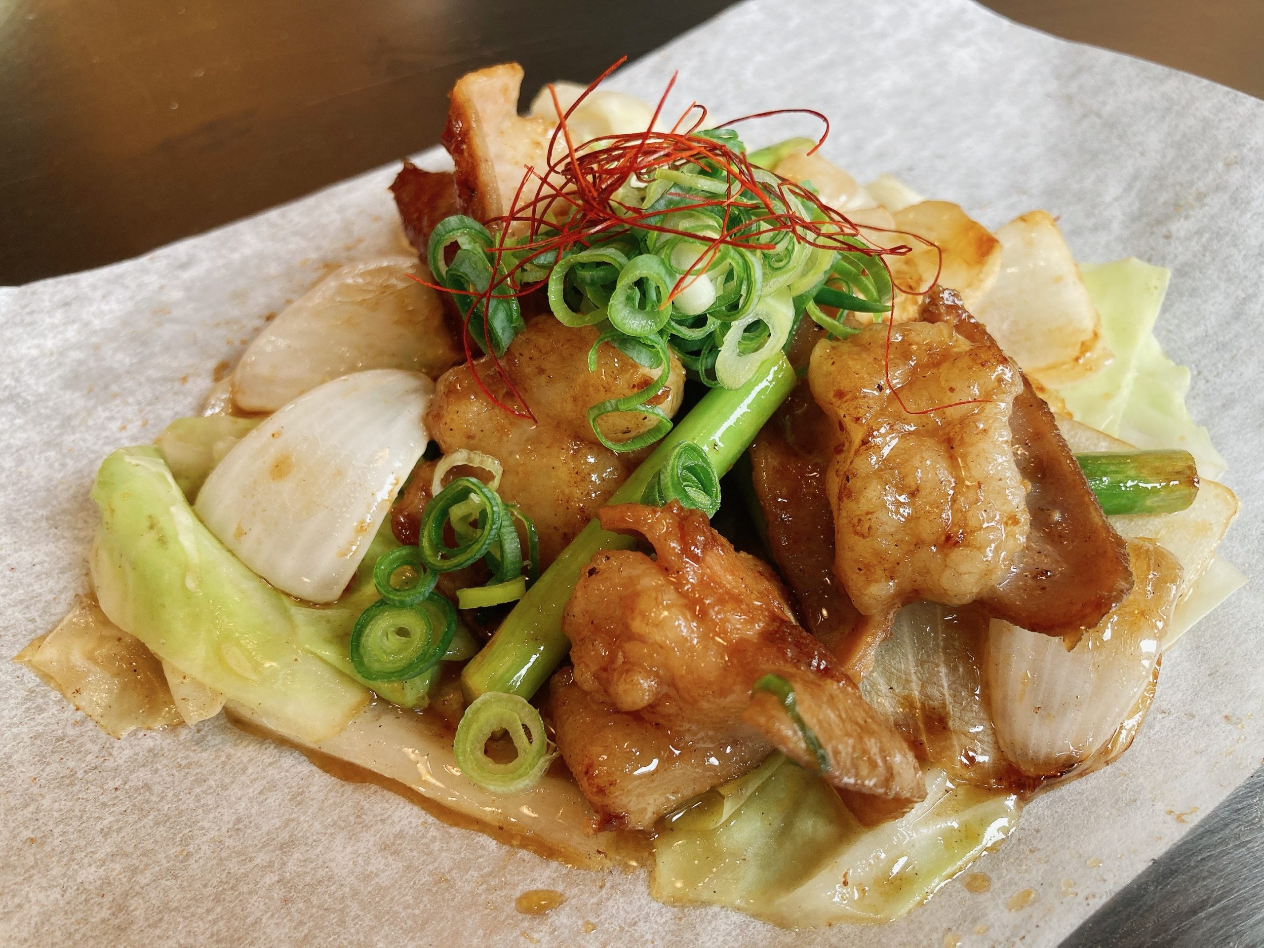 【お好み焼き×ちんちくりん】ちんちくりんにはお肉料理も盛り沢山♪