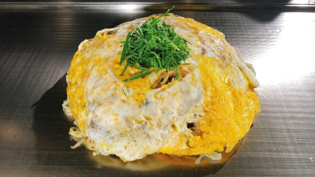 女性に人気の「塩おこ」！広島中区で広島名物お好み焼き食べるなら【お好み焼・鉄板焼 ちんちくりん 流川店】