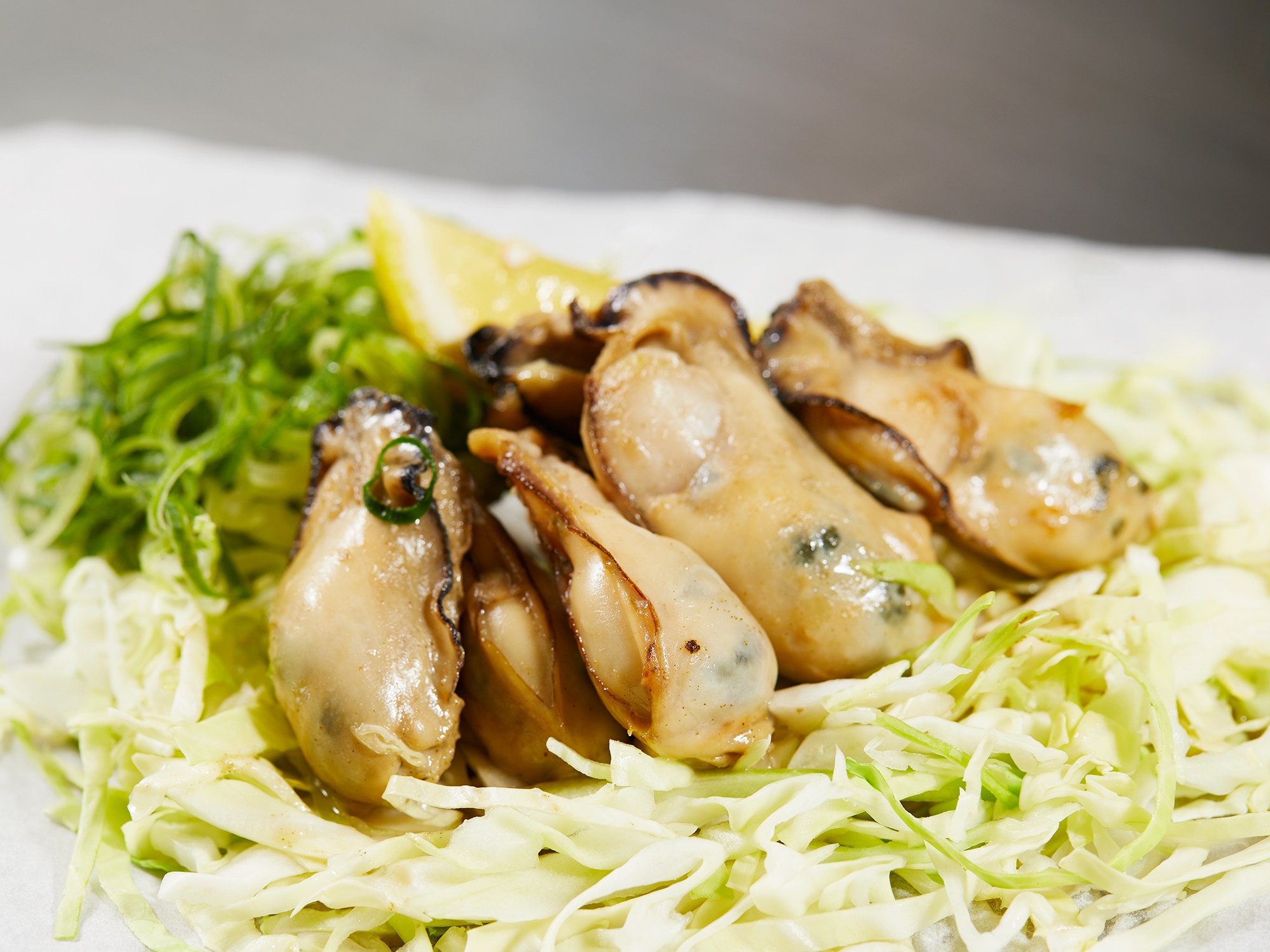 お酒のおつまみで大人気の牡蠣バター!!是非、新橋のちんちくりんへ!!【お好み焼・鉄板焼 ちんちくりん 新橋本店】